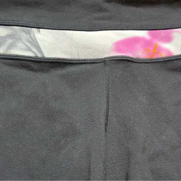 Lululemon Boogie Shorts - Picture 4 of 6